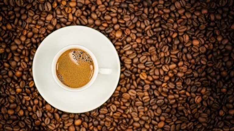 Яку кількість кави потрібно пити вранці